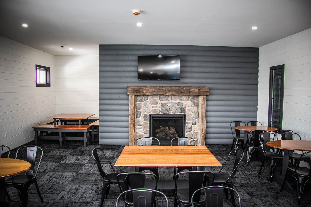 Osceola Ski & Sport Resort: Fireplace View